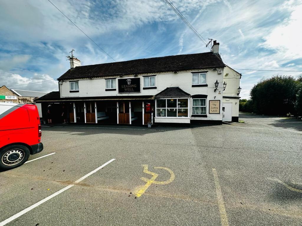 Leaking Well, Dunhampton Hotel Stourport-on-Severn Bagian luar foto