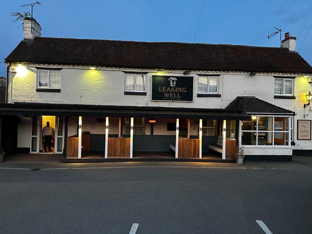 Leaking Well, Dunhampton Hotel Stourport-on-Severn Bagian luar foto