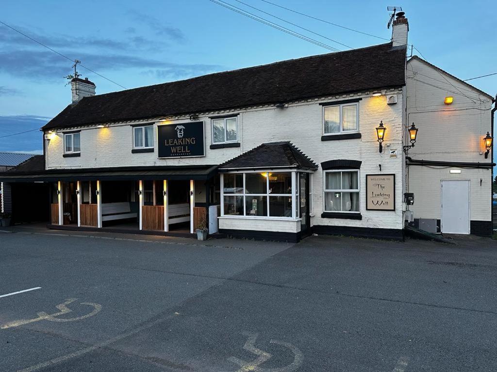 Leaking Well, Dunhampton Hotel Stourport-on-Severn Bagian luar foto
