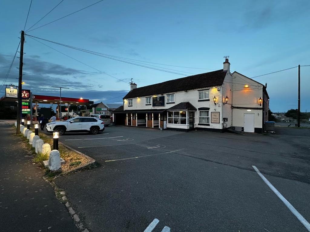 Leaking Well, Dunhampton Hotel Stourport-on-Severn Bagian luar foto